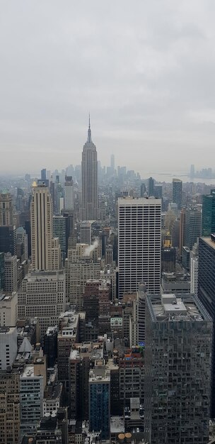 15 Enchanting Love Stories Set Against the New York City Skyline